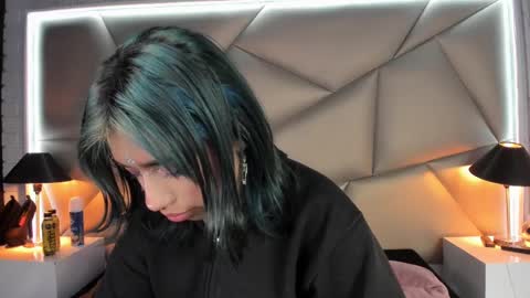 Valery Smith15s online show from February 28, 3:26 am