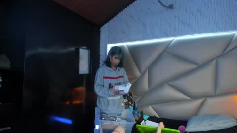 Valery Smith15s online show from February 16, 3:05 am