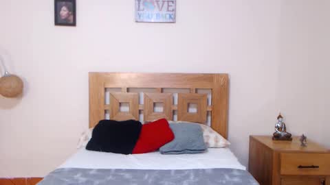 Snapshot of valesantodomingo chatting on March 1, 1:53 am Sofia online show from March 1, 1:53 am