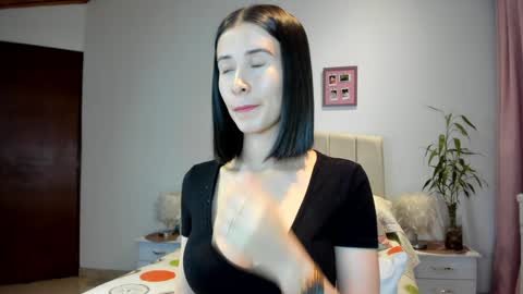 Macarena online show from January 24, 1:03 am
