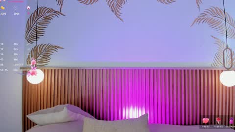 valleriie_ online show from April 9, 3:39 pm