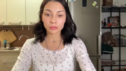 Snapshot of valorant_girl chatting on January 16, 8:57 pm Little Devil online show from January 16, 8:57 pm