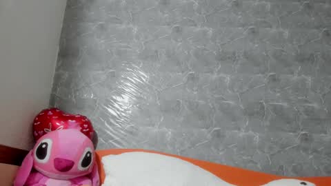 vanessaadol online show from March 5, 8:10 am