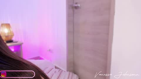 vanessajohnsonn online show from March 9, 12:10 am