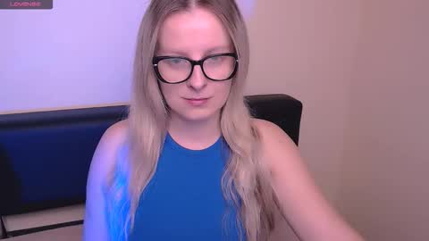 Mia online show from October 24, 6:53 am