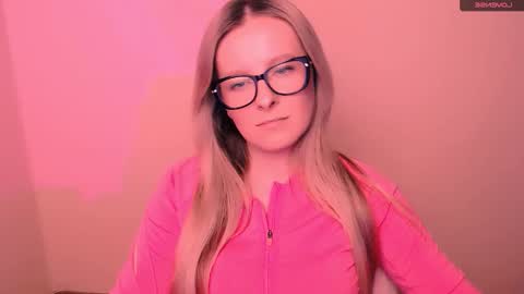 Mia online show from February 21, 5:13 pm