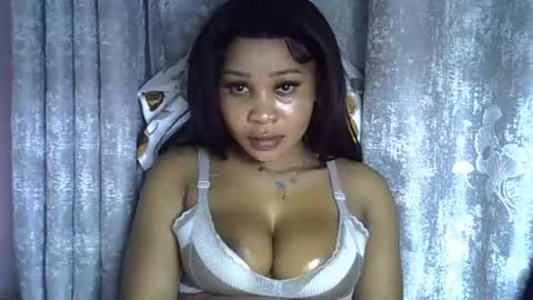 vanillavenus online show from June 7, 11:00 pm