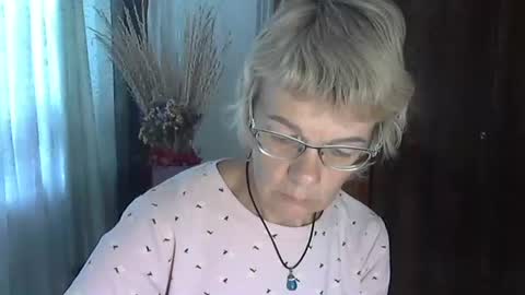 Vanillaxcreamy online show from October 1, 11:37 am