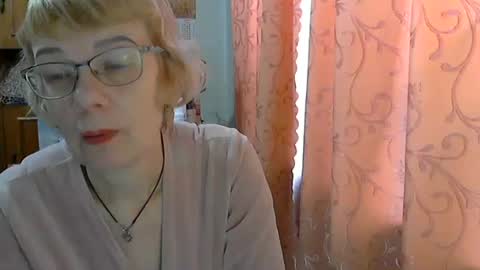 Vanillaxcreamy online show from February 15, 9:27 am