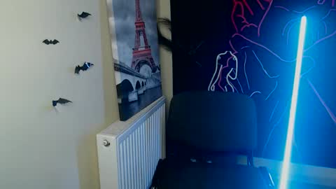 Vanessa online show from November 8, 7:30 pm