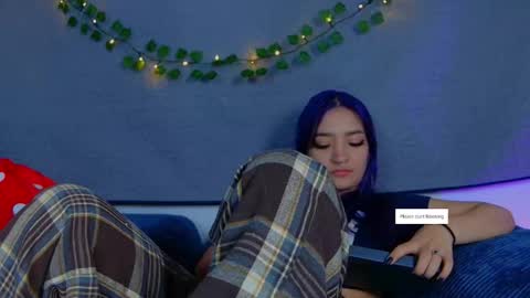 Snapshot of vayolett_dakotta chatting on October 28, 5:46 am Vayolett online show from October 28, 5:46 am