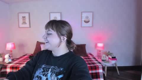 Vee Simons online show from October 3, 9:53 pm