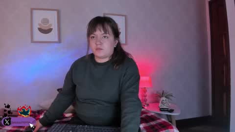 Vee Simons online show from September 12, 11:12 pm