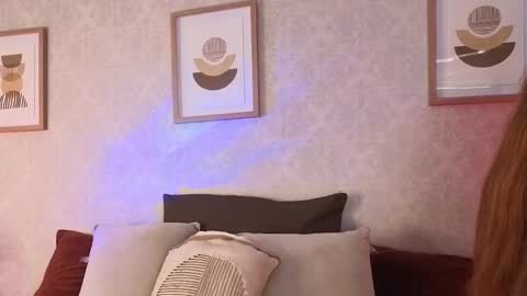 Vee Simons online show from October 20, 7:50 pm