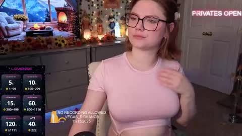 vegas_romance online show from November 14, 6:35 am