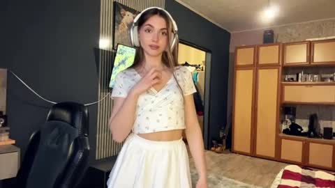 Nia online show from March 17, 3:27 pm