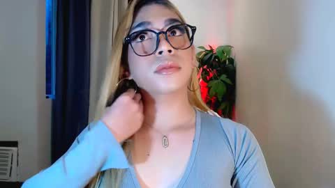 velvet online show from October 11, 9:50 pm