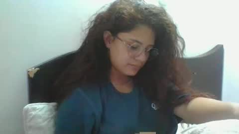 velvet_moon_v online show from April 15, 8:09 pm