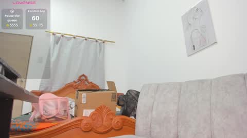 Velvetluna online show from April 4, 1:54 pm