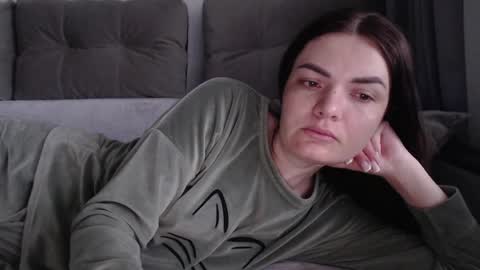 velvetmoon123 online show from April 3, 5:38 am