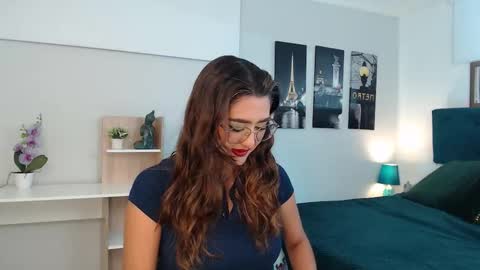 Mia online show from October 16, 12:52 pm