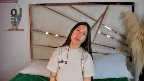 venusmorgan_ online show from December 1, 8:11 pm