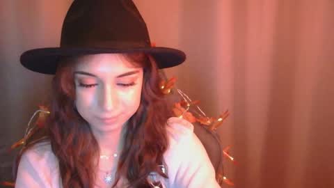 Una online show from November 4, 2:00 pm