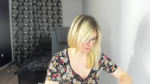 Snapshot of verolang chatting on December 8, 3:56 pm Veronika online show from December 8, 3:56 pm