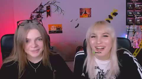 Snapshot of veronica_bubble chatting on October 30, 8:43 pm Ronni online show from October 30, 8:43 pm