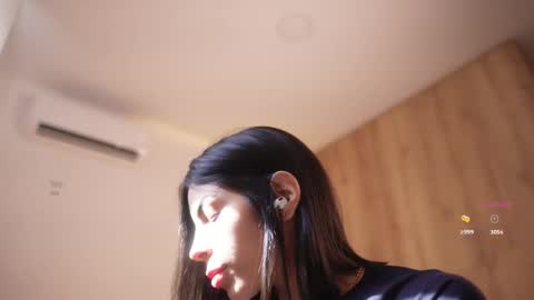 Veronica online show from December 22, 2:31 pm