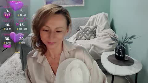 Snapshot of veronicagilbert chatting on October 20, 6:38 am Helen online show from October 20, 6:38 am