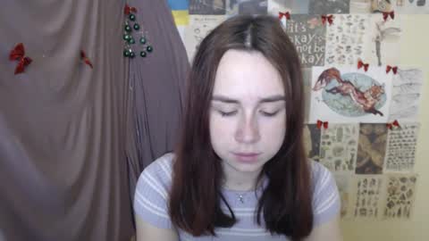 veryveryvery_shy online show from December 17, 9:13 am