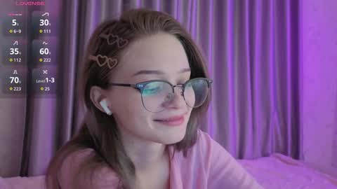 Snapshot of vialeta_baby chatting on October 23, 11:22 pm Vi online show from October 23, 11:22 pm