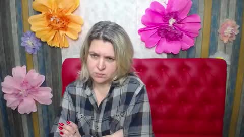 VickyRobins online show from March 17, 10:30 am