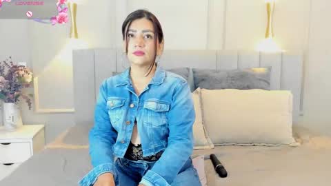 victoria  online show from November 7, 8:03 pm