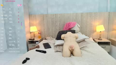 victoria_pachon online show from April 19, 7:05 pm