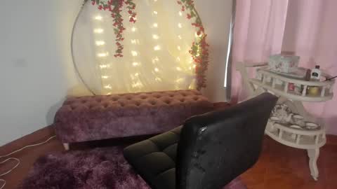 Victoria Silva online show from March 7, 4:33 pm