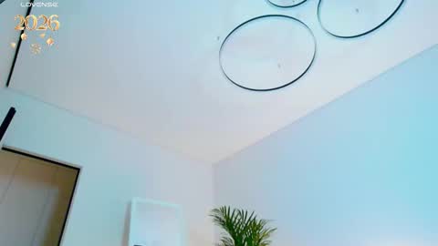 Miss V online show from January 5, 6:00 pm