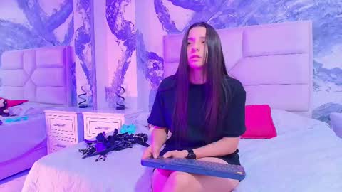 victoriasanz_ online show from September 14, 5:05 am