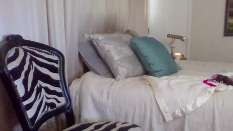 victoriasuave online show from May 21, 1:42 pm