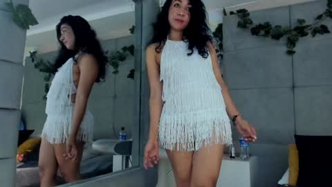 Snapshot of victoriawills_ chatting on December 20, 9:17 pm ADRIANA online show from December 20, 9:17 pm