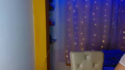 Snapshot of victoriia_henao_ chatting on December 22, 4:39 am victoriia_henao_ online show from December 22, 4:39 am