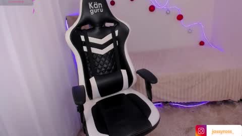 V  I C  T O R I A  online show from November 19, 6:41 pm