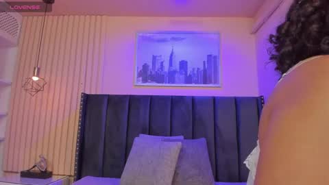 Snapshot of viiolett_lee chatting on October 22, 9:42 pm Viiolett online show from October 22, 9:42 pm