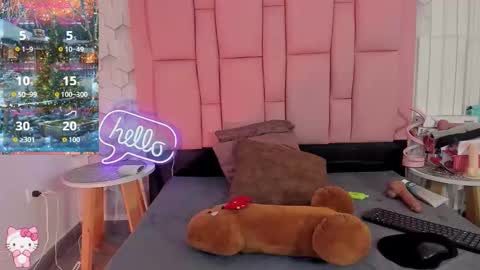 Violet online show from December 3, 1:57 pm