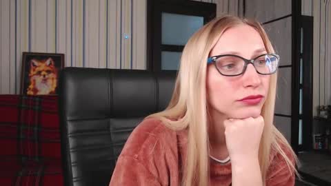 Snapshot of vikaericka chatting on October 9, 11:14 am Vika online show from October 9, 11:14 am