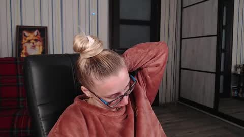 Snapshot of vikaericka chatting on October 7, 5:34 am Vika online show from October 7, 5:34 am