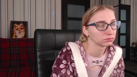 Snapshot of vikaericka chatting on October 5, 9:03 am Vika online show from October 5, 9:03 am