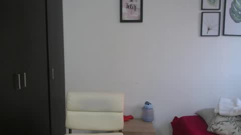 Snapshot of viki_mom chatting on January 13, 3:58 pm Viki Mom  online show from January 13, 3:58 pm
