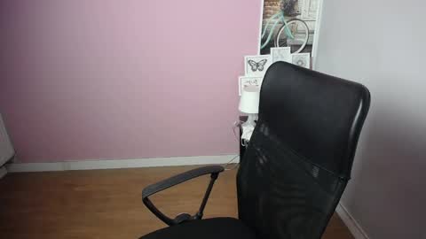 Snapshot of viktoria_lovely chatting on December 20, 5:25 am viktoria_lovely online show from December 20, 5:25 am